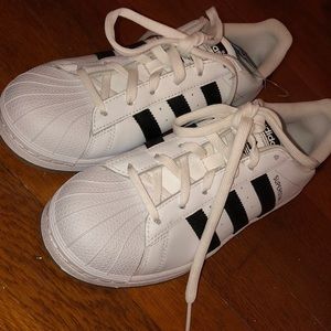 Adidas superstars